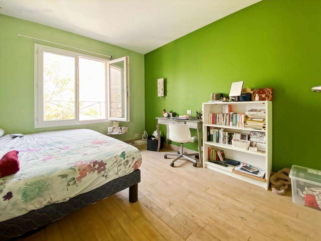 Maison de 4 pièces de 100 m² à Saint-Cyr-l'École - photo 7