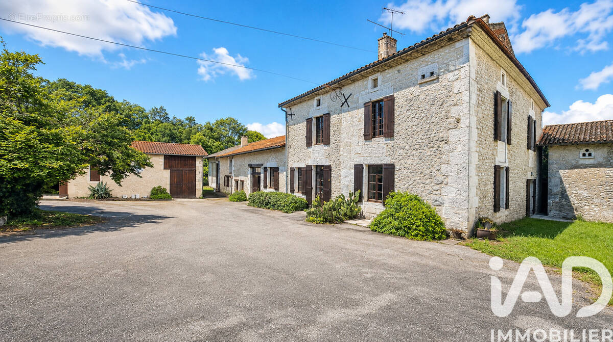 Photo 1 - Maison à BOUTEILLES-SAINT-SEBASTIEN