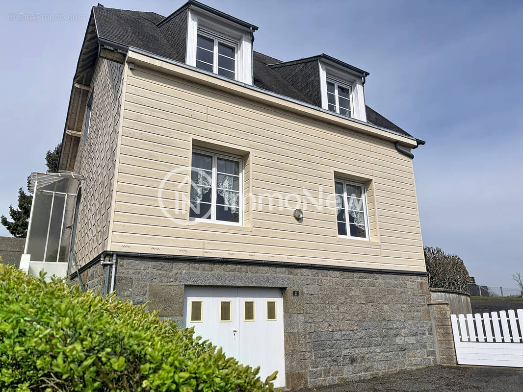 Maison à PERRIERS-EN-BEAUFICEL