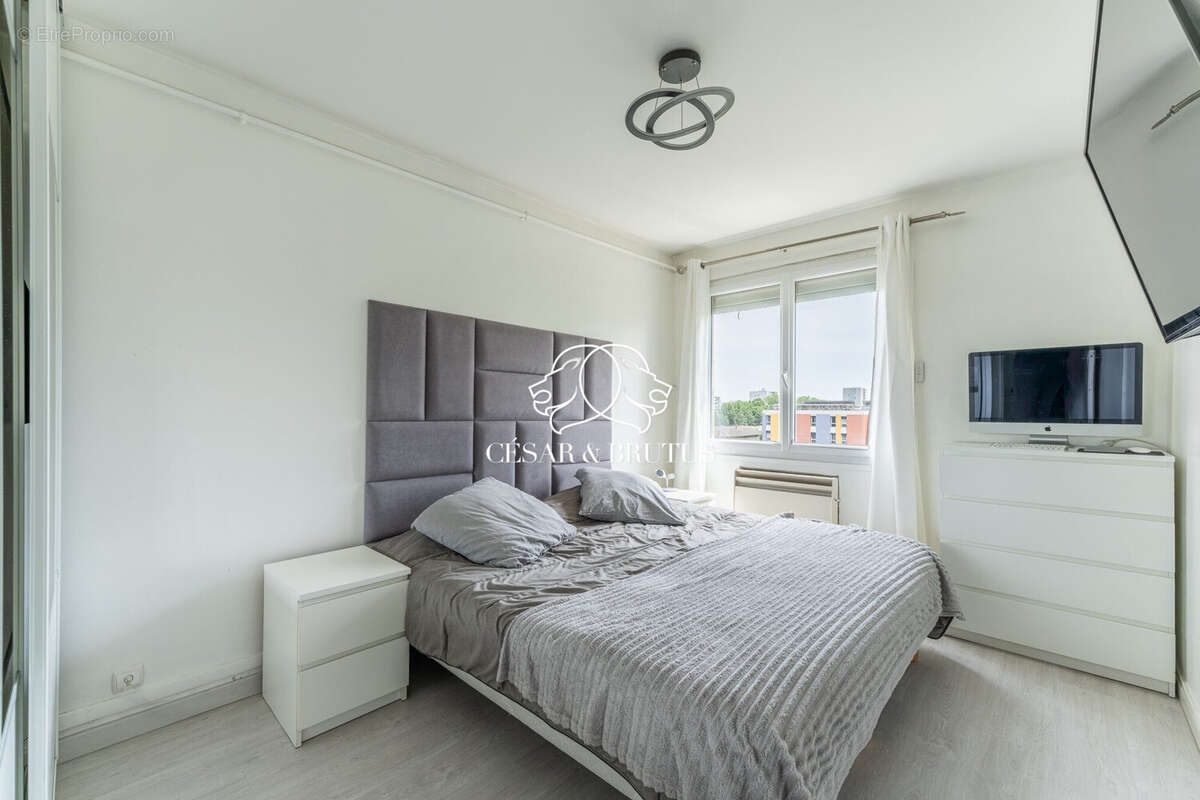 Appartement 77 m² à Saint-Priest  - photo 8