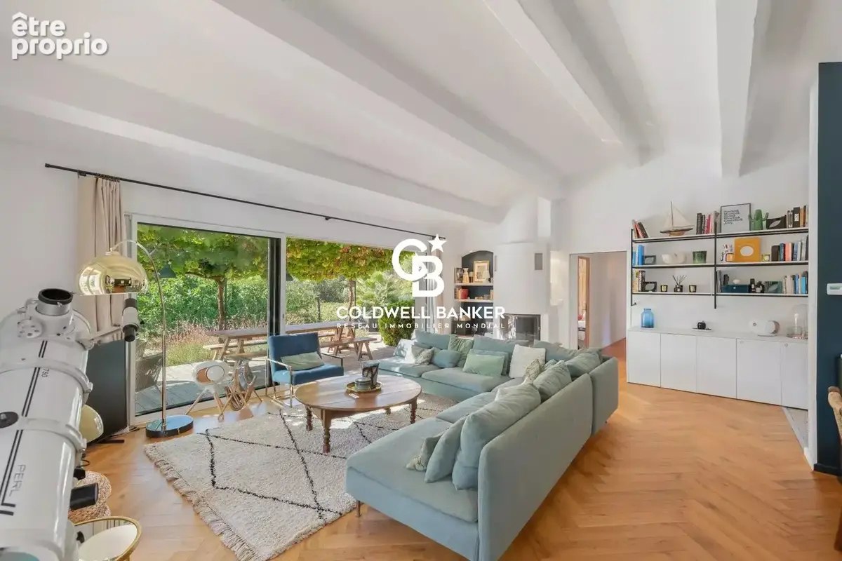 Maison de plain-pied avec piscine et vue sur les vignes, Les Borrels - 3400 Hyères-les-palmiers - photo 10
