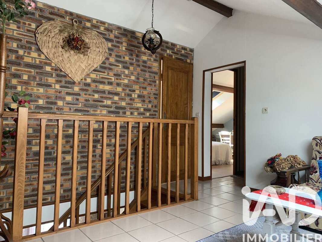 Maison 97 m² à Villeneuve-La-Guyard  - photo 6