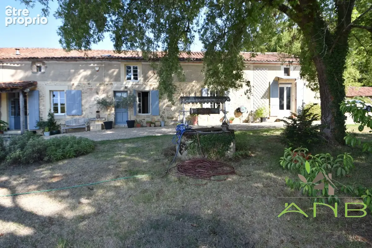 Maison 321 m² à Montbron  - photo 2