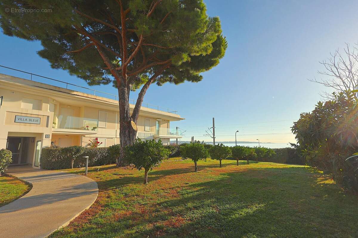 Appartement à VALLAURIS