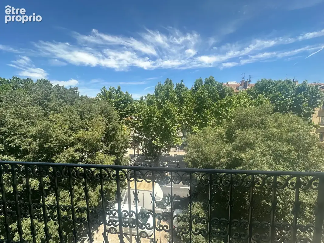Aix en provence - proche place de la rotonde - t1 dernier étage avec balcon - photo 2
