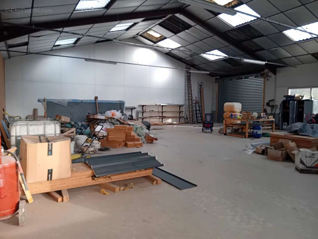 Commerce à SAINT-AMAND-SUR-SEVRE