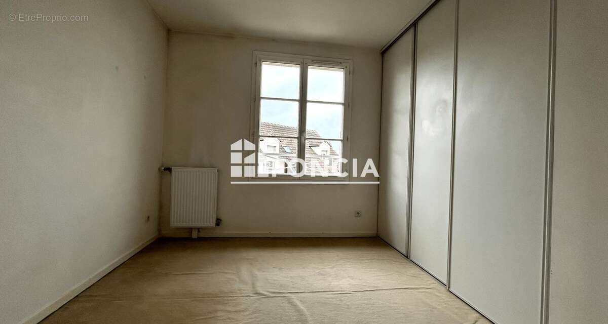 Maison à LE COUDRAY-MONTCEAUX