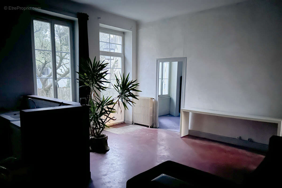 Maison à SAINT-JEAN-D'ANGELY