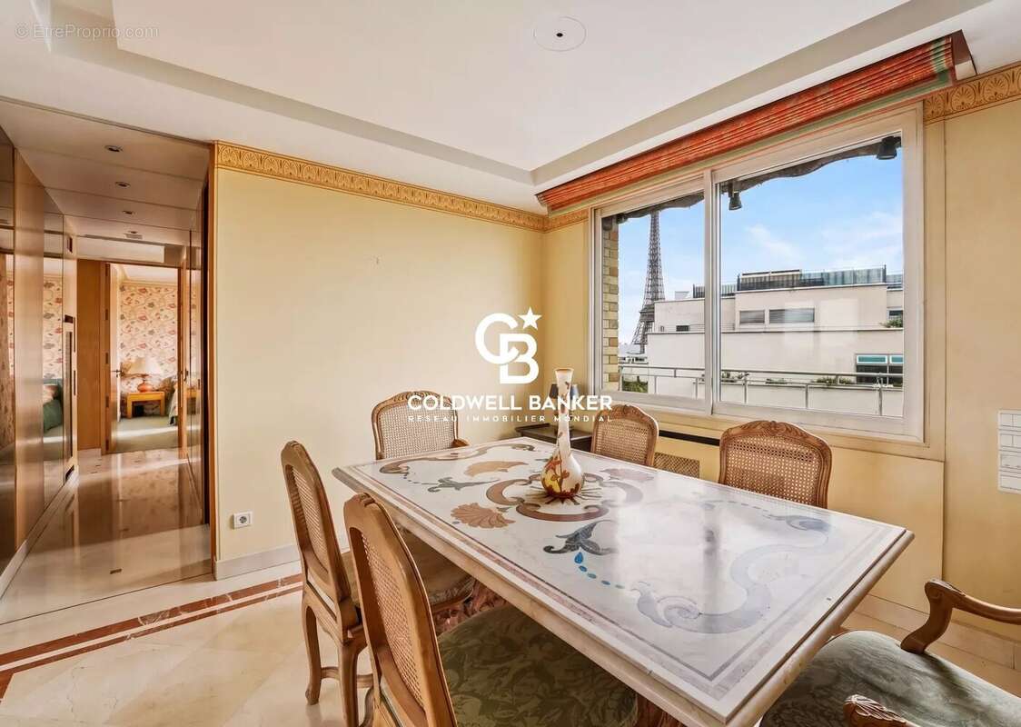 Appartement à PARIS-16E