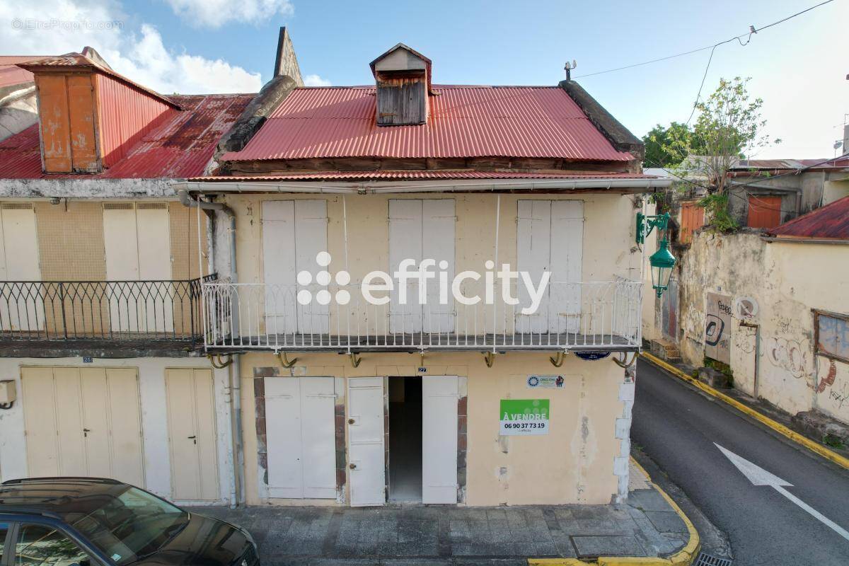 Maison 102 m² à Basse-Terre  - photo 1