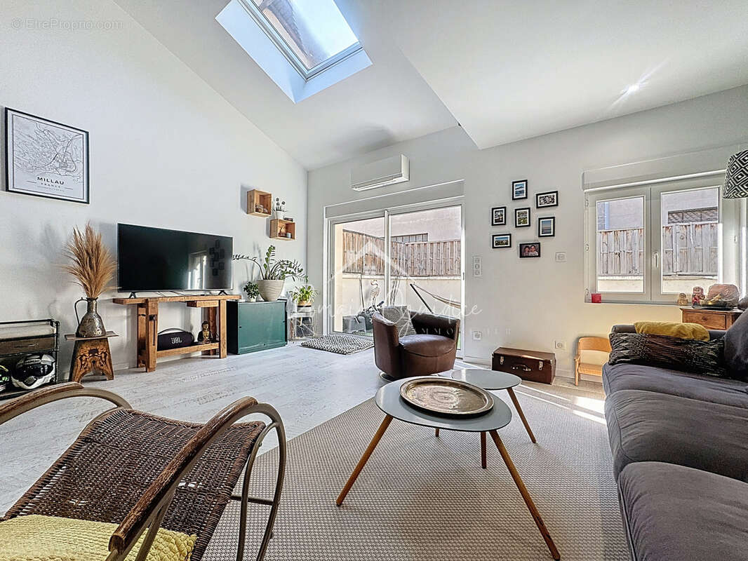 Loft en duplex 144 m2 avec deux places de parking - photo 3