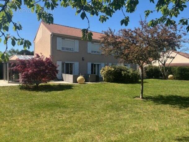 Maison à OZOIR-LA-FERRIERE
