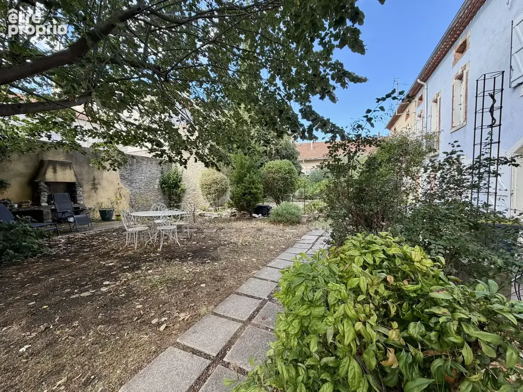 Maison de ville de caractère avec jardin et stationnement - photo 2