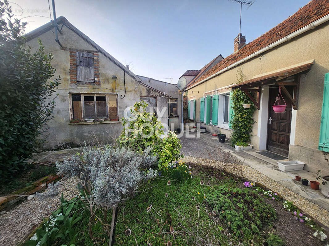 Maison à LONGUEVILLE