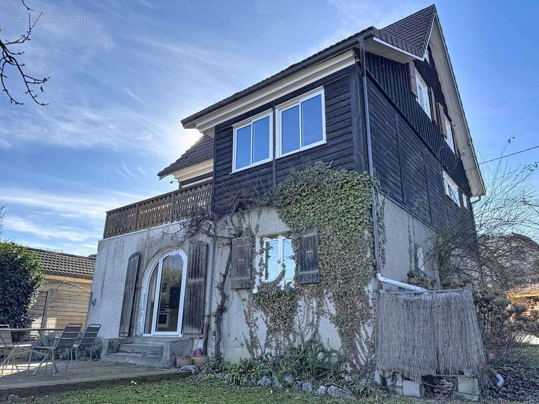 Maison à LA ROCHE-SUR-FORON