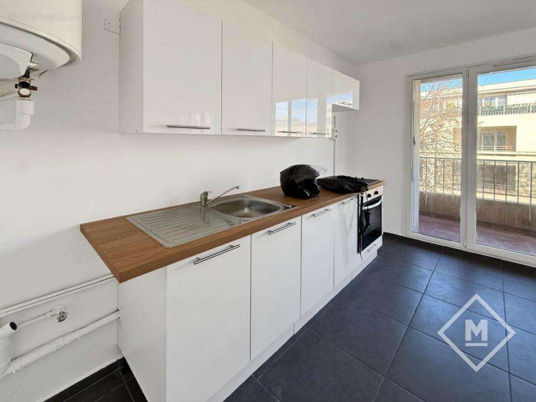 Appartement à MARSEILLE-4E