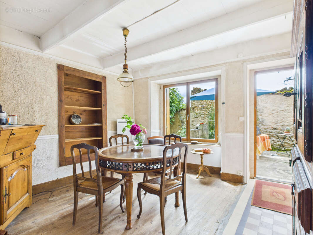 Maison à MARSAC-EN-LIVRADOIS