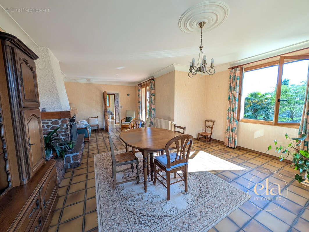 Maison à POUZAUGES