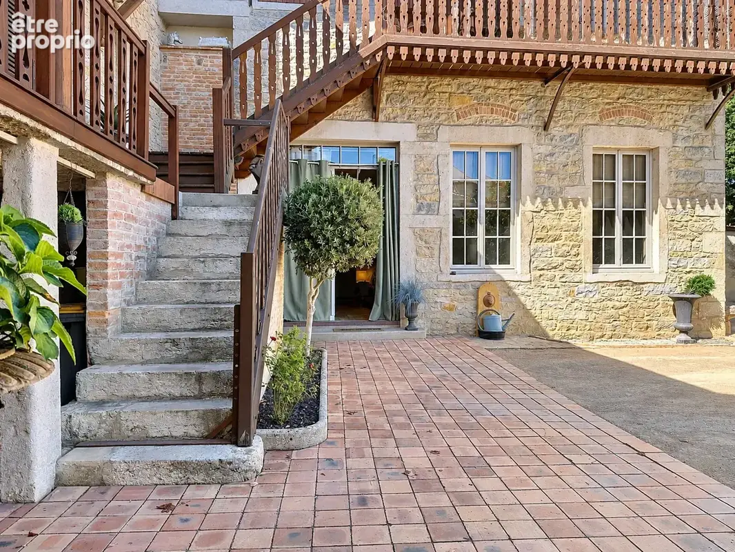 BOURG-EN-BRESSE - Propriété de caractère du XIXe siècle avec ascenseur, jardin et appartement indépendant - photo 14