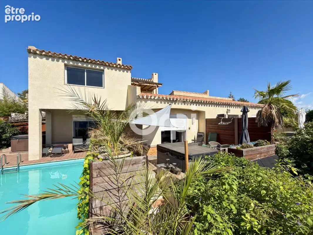 ** Cassis - Idéal investisseurs - Villa de 6 appartements ** - photo 2