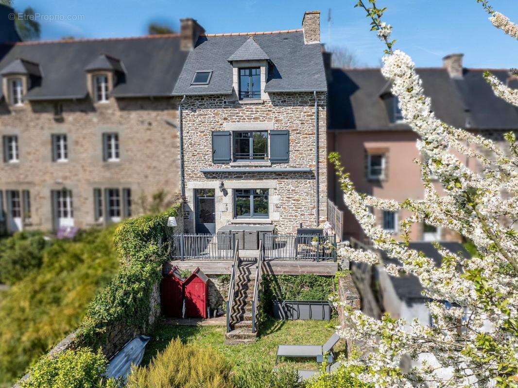 Maison à PLOUER-SUR-RANCE
