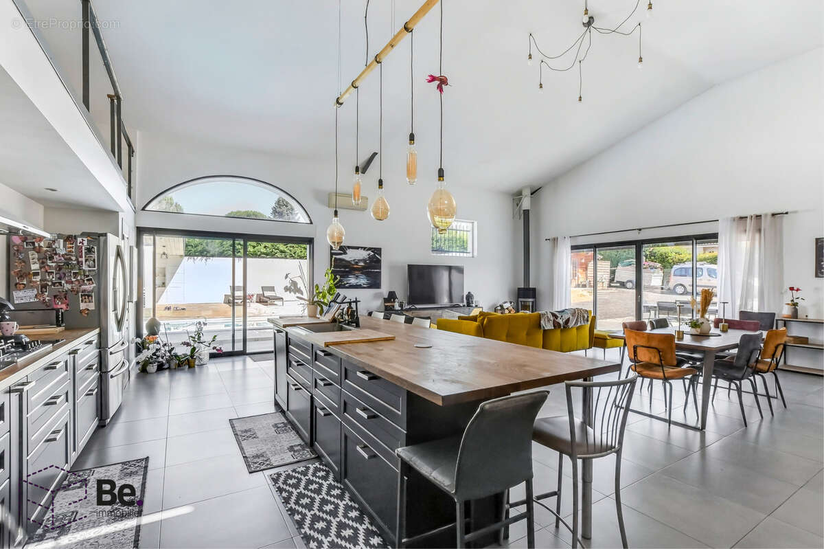 Superbe maison moderne et spacieuse avec appartement et piscine  - photo 3