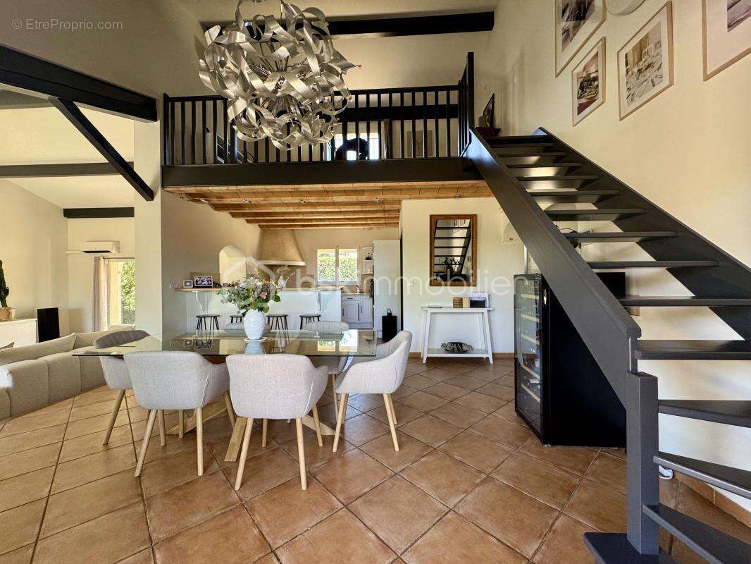 Belle demeure sur sous-sol complet avec grand terrain - photo 8