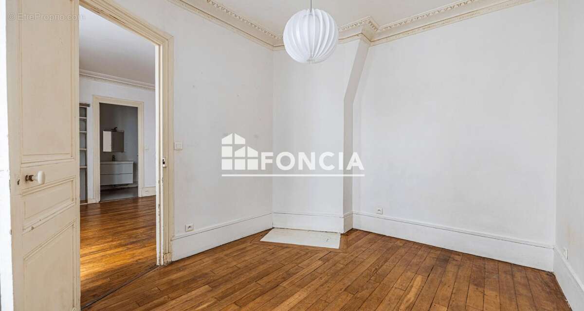 Appartement à PARIS-15E