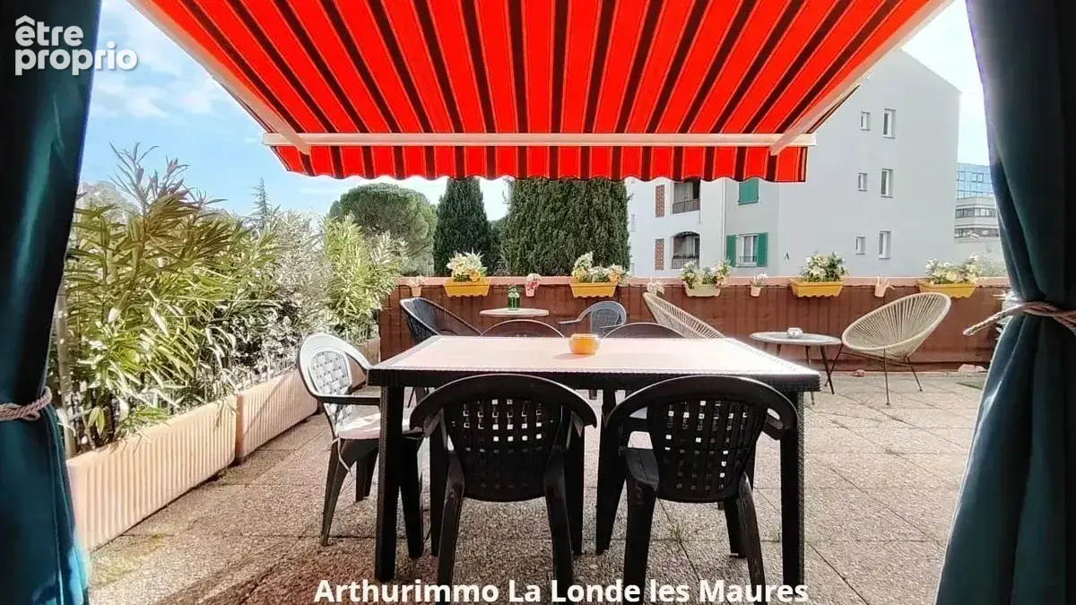 T1 BIS avec terrasse couverte climatisée et grande terrasse parking cave Hyères terrasse - photo 10