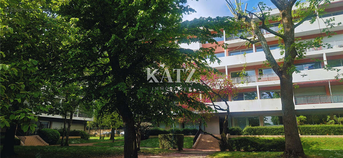 Appartement à GARCHES