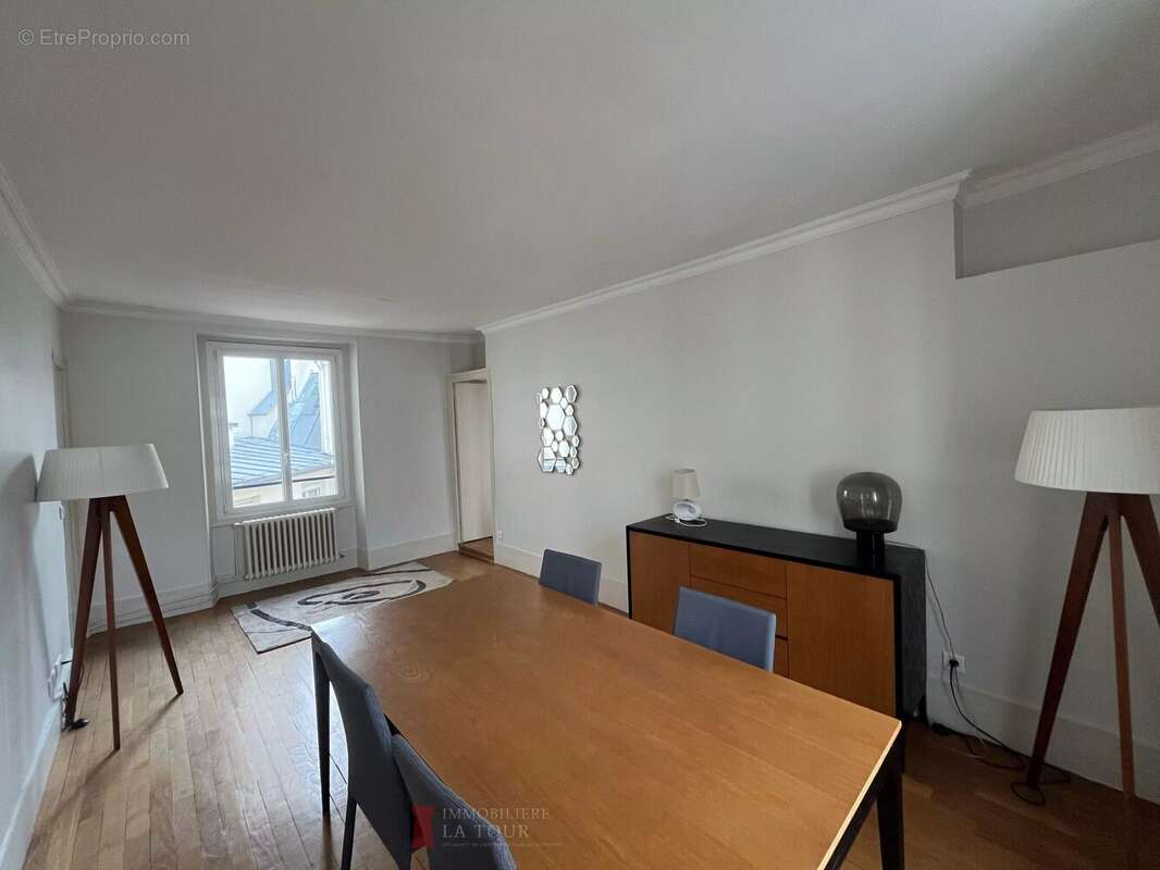 Appartement à PARIS-16E