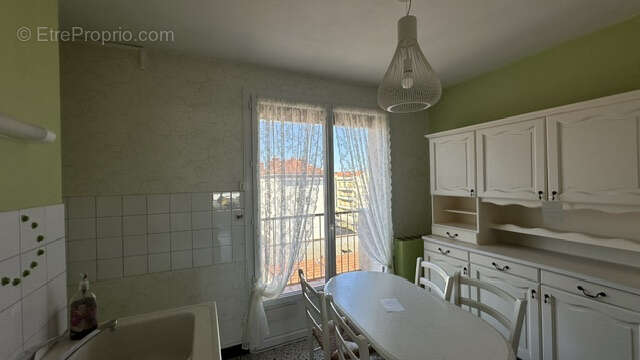 Proche gare, appartement rénové, 2 chambres, garage, balcons, climatisation - photo 9