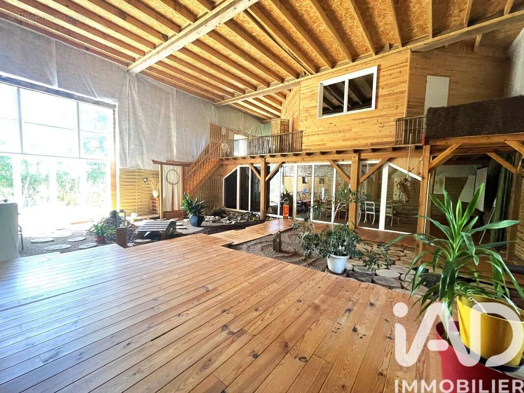 Photo 1 - Maison à ECHASSIERES