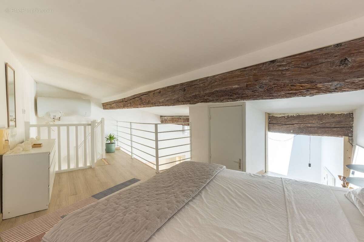 Appartement loft rénové avec mezzanine et belle hauteur sous plafond dans l'Écusson de Montpellier - photo 14