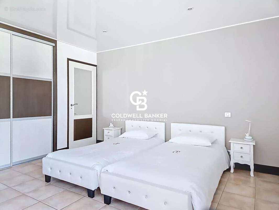 Maison à SAINT-JEAN-D&#039;ANGELY