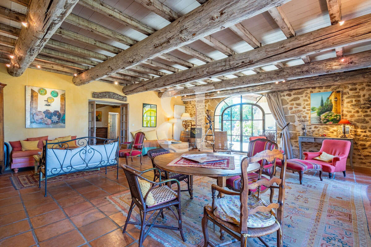 Maison à SAINTE-CECILE-LES-VIGNES