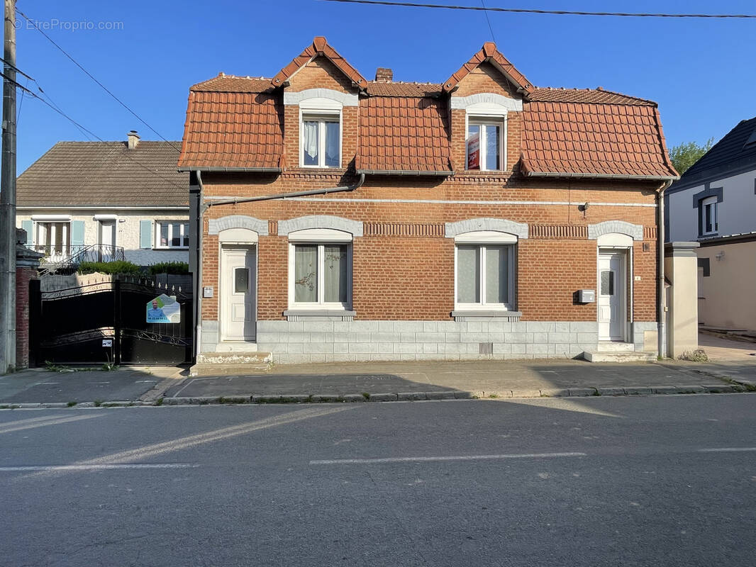 Maison à CROISILLES