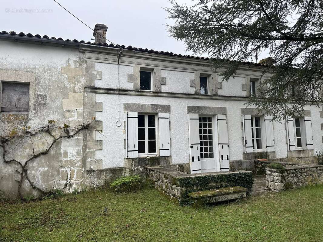 Maison à JONZAC