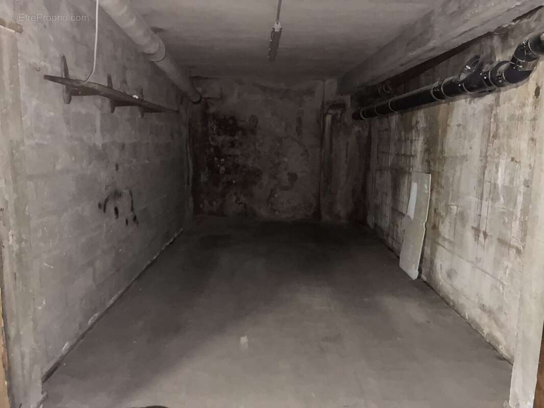 Parking à SAINT-MAUR-DES-FOSSES