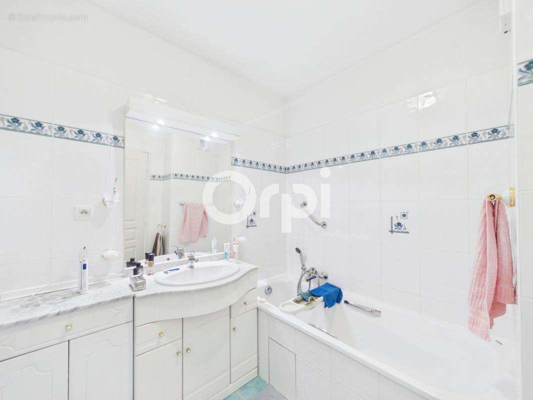 Appartement à MANDELIEU-LA-NAPOULE