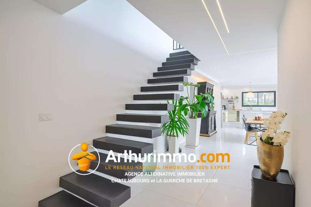 Maison à SAINT-ERBLON