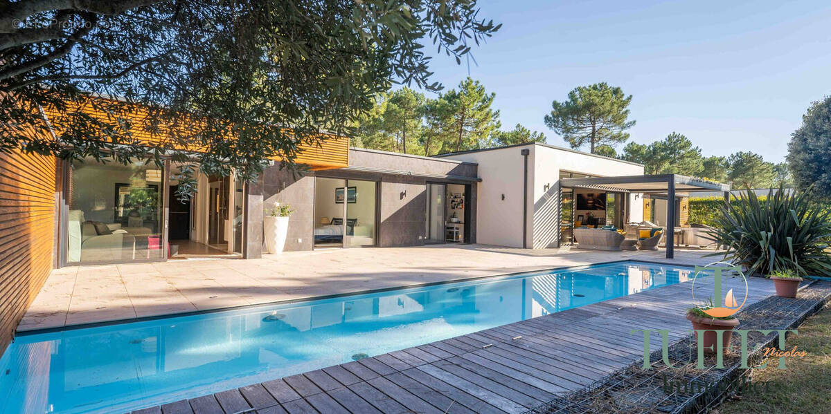 Maison à LES MATHES