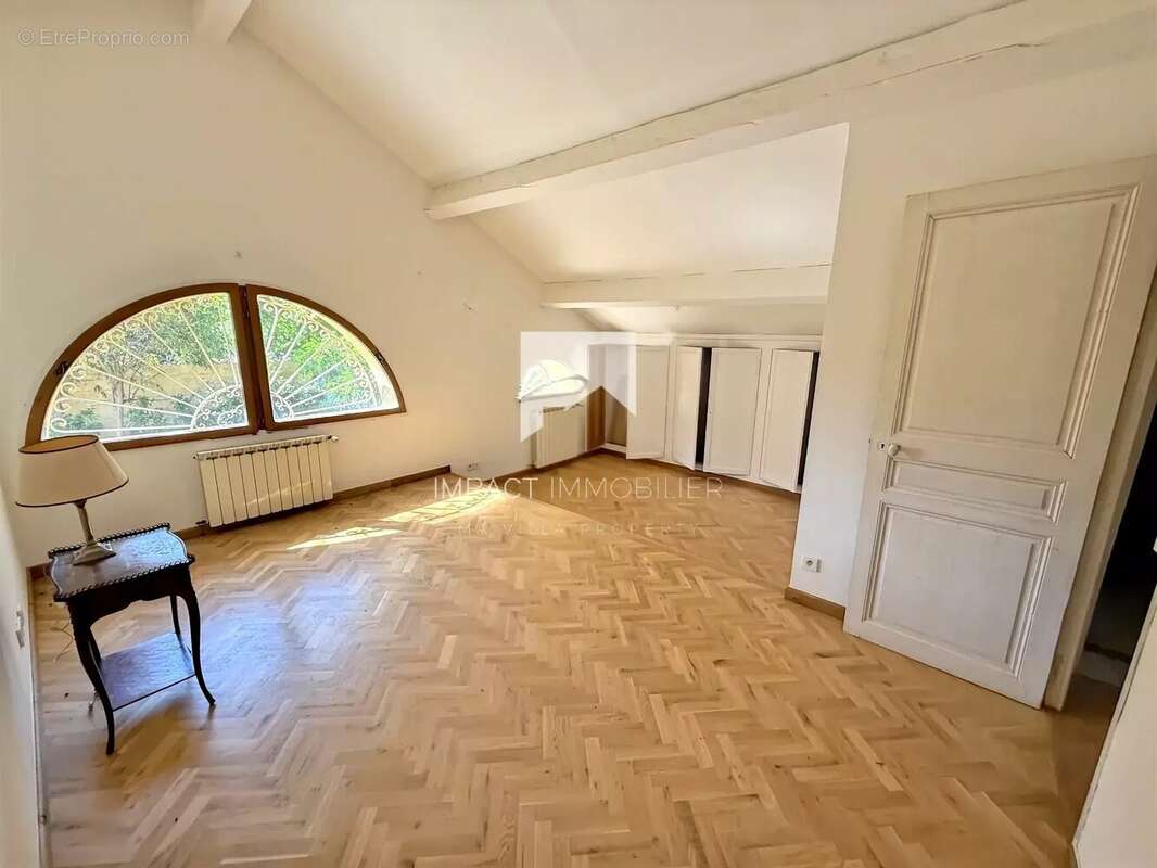 Maison à LA CRAU