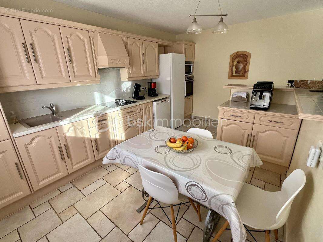 Maison très bien entretenue de 142 m², située au cœur d’un quartier résidentiel paisible - photo 6