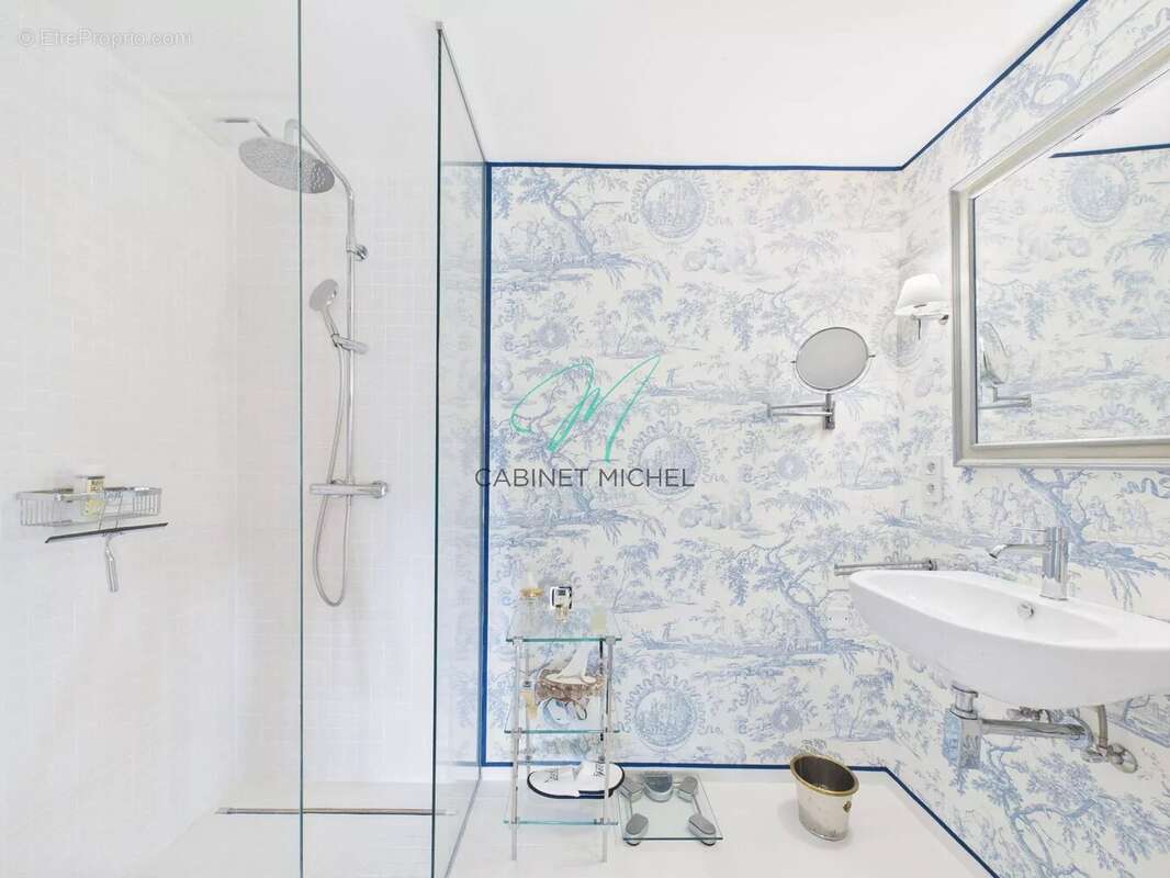 Appartement à CHATEAUNEUF-GRASSE