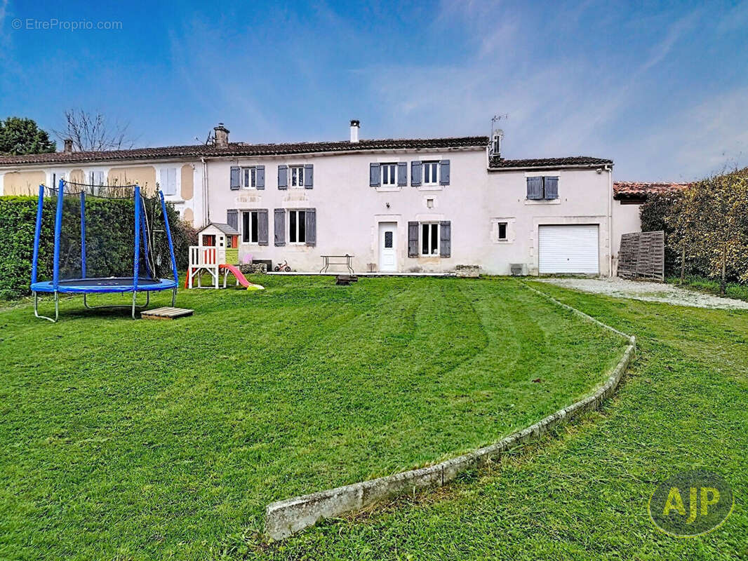 Maison Echebrune 5 pièce(s) 116 m2 - photo 2