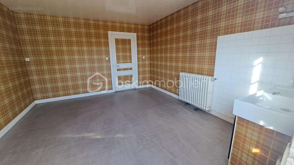 Maison à MANZAC-SUR-VERN