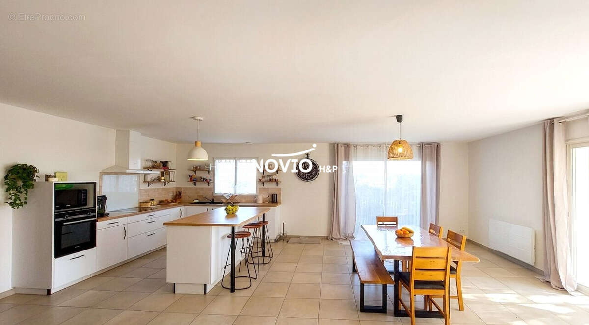 Maison 135 m² à Jaunay-Clan  - photo 3