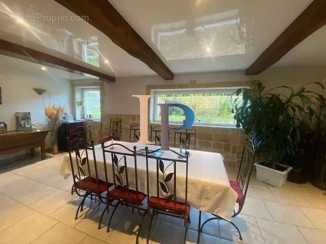 Maison à POUILLY-SOUS-CHARLIEU