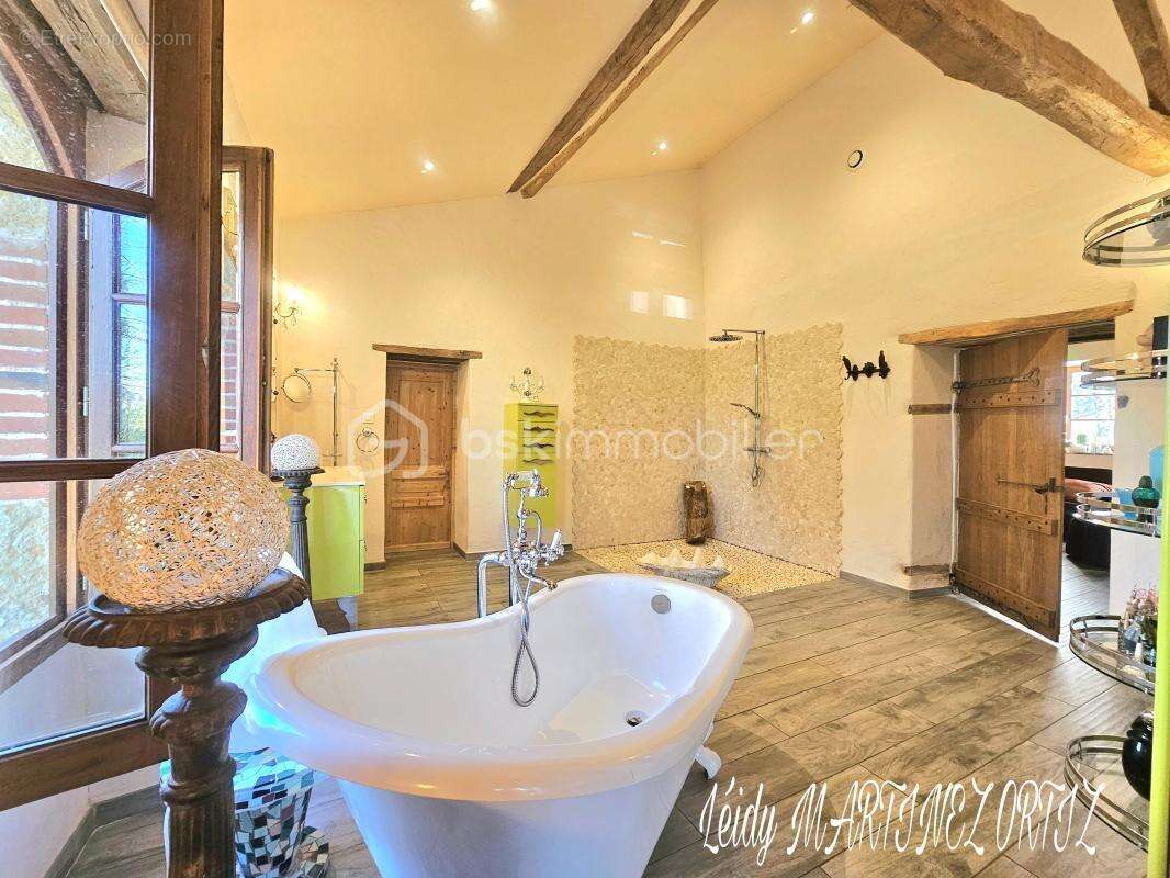 Maison à VIC-FEZENSAC